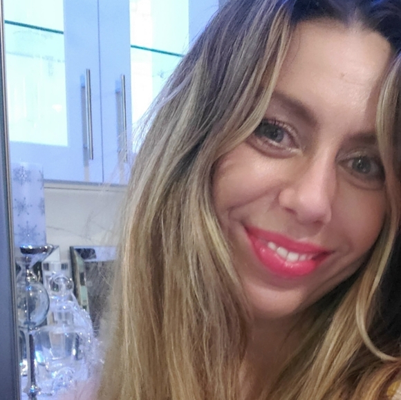 Meet your Posher, Isabella - Picture 2 of 2